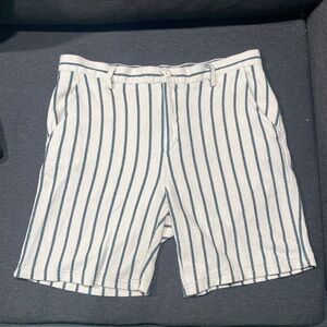 Zara linen men’s shorts size 32 off white colour with forest green stripes